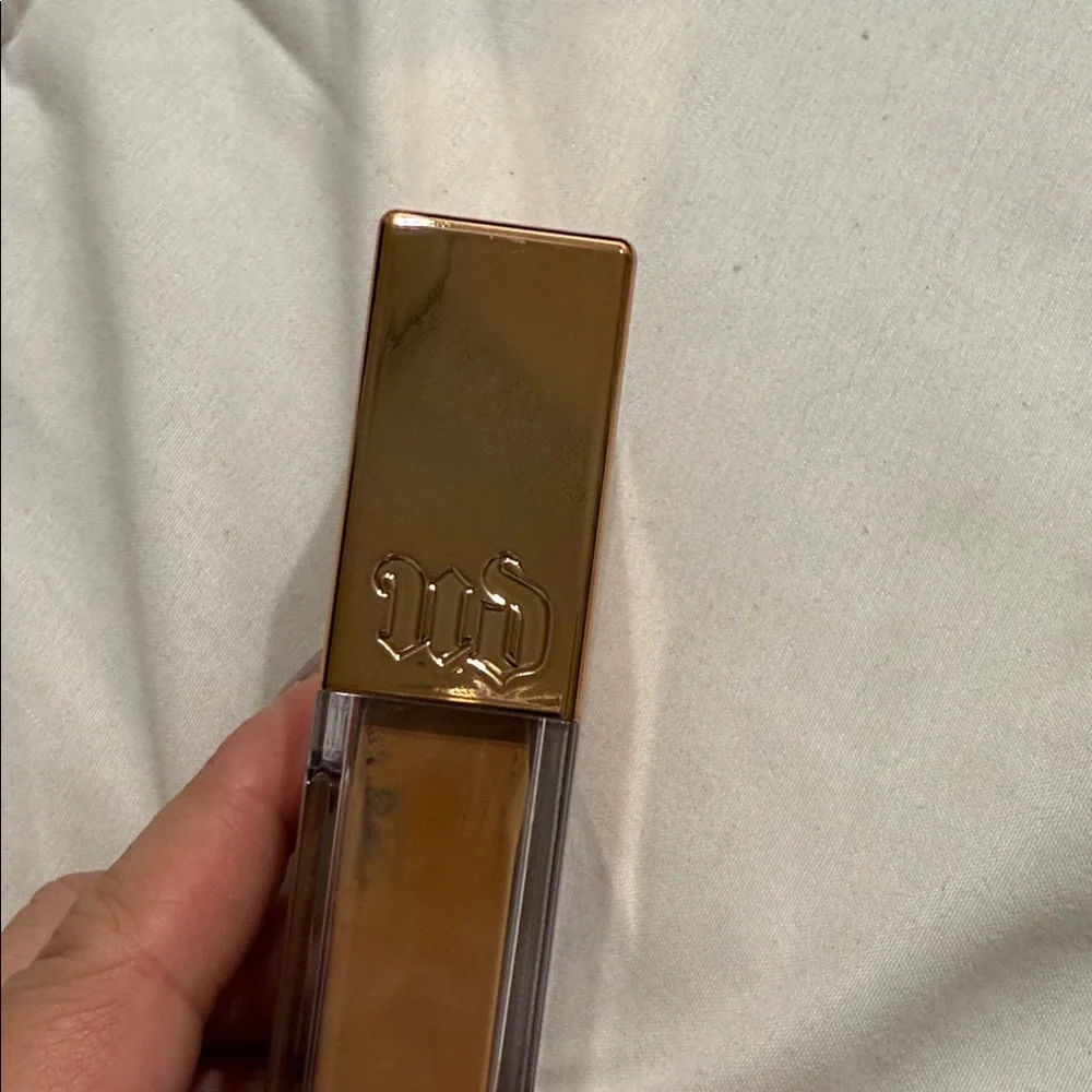 Stay Naked Liquid Foundation - Gold